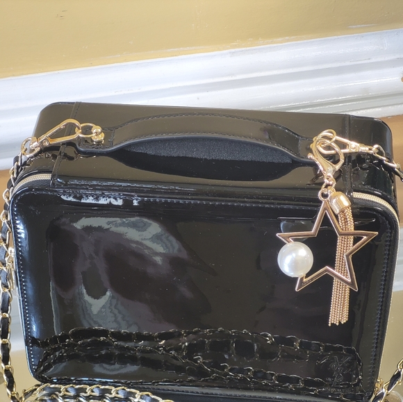 Yves Saint Lauren - Picture 15 of 17